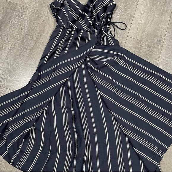 Theory Hammered 100% Silk Wrap MIDI Dress Size 2 Navy - Picture 6 of 11